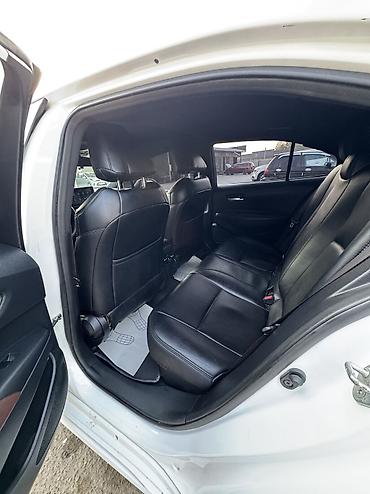 салон w124: Toyota Corolla: 2019 г., Гибрид, Седан — 7