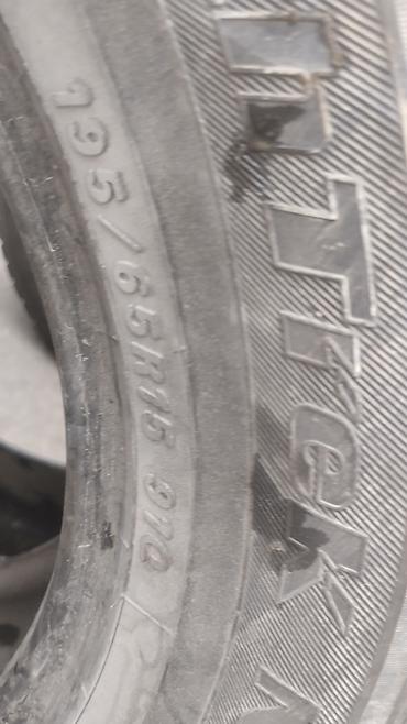 Шины: Комплект зимних автомобильных шин 195/65 R15. На фото видно 4 — 2