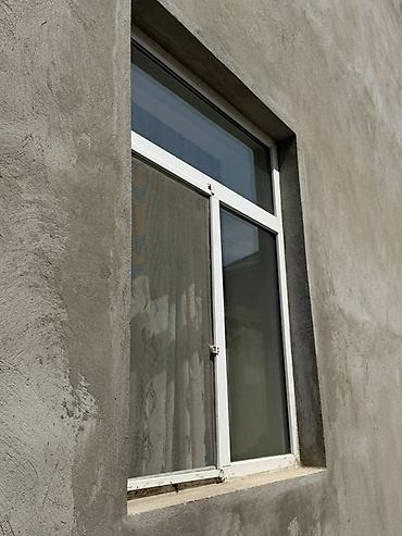 балыкчы кирпич завод: Ağ rəngli PVC/alüminium çərçivəli pəncərə Plastik pəncərə çıxarılıb — 1