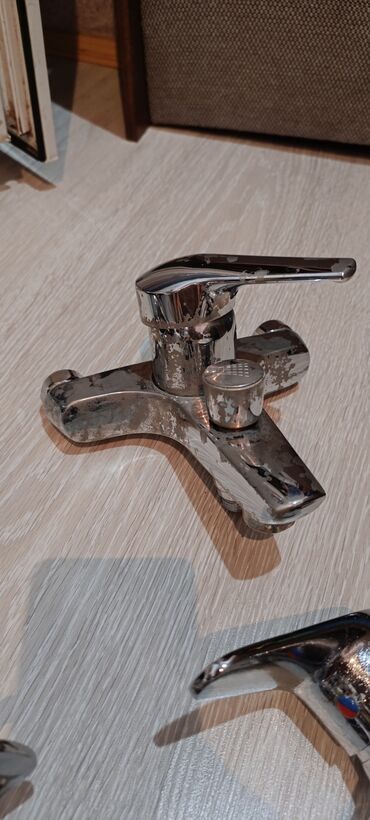 Su qızdırıcı kranlar: Smistitellər. Mətbəx, hamam, axtafa, moydadır, tulpan, djakuzi üçün 5 — 5