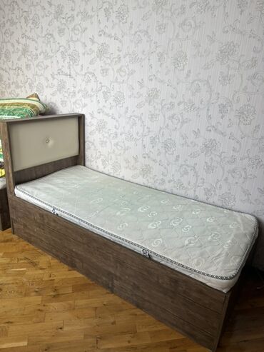трансформер кровать: İşlənmiş, Təknəfərlik çarpayı, Bazalı, Matras ilə, Siyirməli