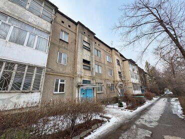 продается квартира джалал абад: 2 комнаты, 53 м², 105 серия, 3 этаж, Старый ремонт