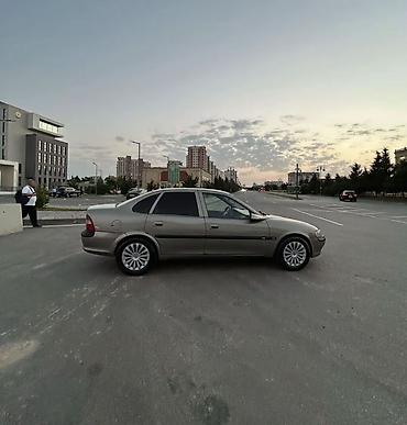 Opel: Opel Vectra: 1.8 l | 1996 il 224000 km Sedan — 6