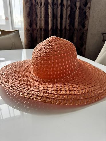Baş geyimləri: Geniş kənarlı yay papağı – narıncı rəng. - Material: toxunma — 1
