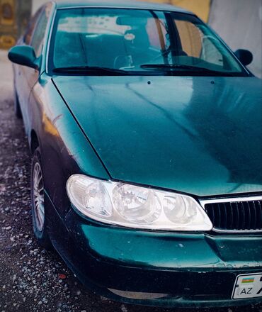 Kia: Kia Sephia sedan - Kuzov: 4 qapılı sedan, tünd yaşıl rəng - Ön hissə — 2