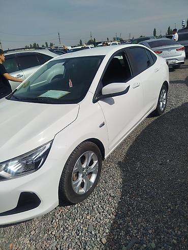 Chevrolet Onix: 2019 г., 1 л, Автомат, Бензин, Седан — 2