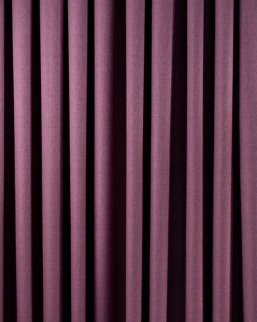 bamboo tekstil: Müxtəlif rəng və toxumalarda olan parça nümunələri. Bu nümunələr mebel