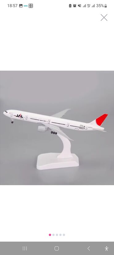 вазы ручной работы: Masaüstü təyyarə maketi – sərnişin layneri (ağ korpus, qırmızı quyruq)