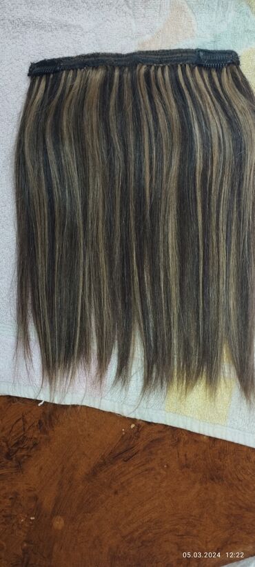 cırt cırt sac: Təbii uşaq saçından tikilmiş cirt cirtaradakı sarı saçlar da boyasiz