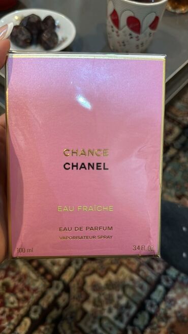 narinci qadin krossovkalari: Chanel parfum 270 azn