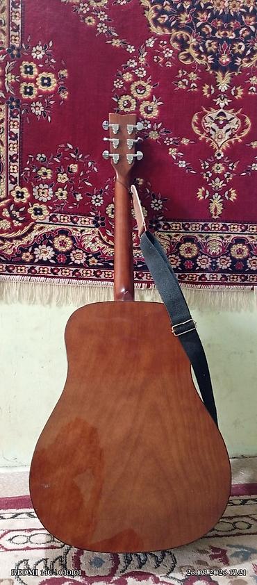 кыргызские музыкальные инструменты: Акустическая гитара Yamaha (форма корпуса Dreadnought) - Классическая — 2