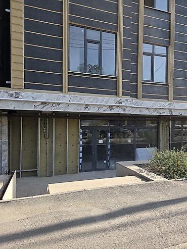 с новопокровка: Продаётся коммерческое помещение на цокольном этаже фасадной линии — 2