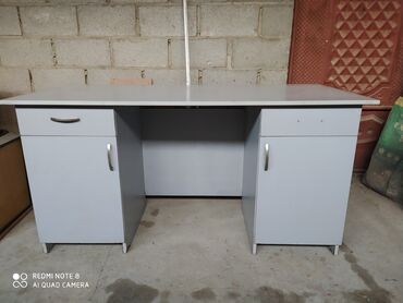 столы для компьютерного клуба: Компьютердик үстөлү, Текчелери бар