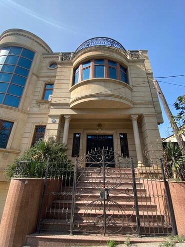 mezahir rustemov kucesi: Şəhər mənzərəsinə açılan balkonları olan möhtəşəm fasadlı 4 mərtəbəli