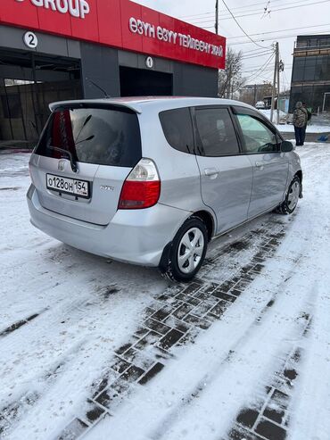 Honda: Honda Fit: 2004 г., 1.3 л, Вариатор, Бензин, Седан