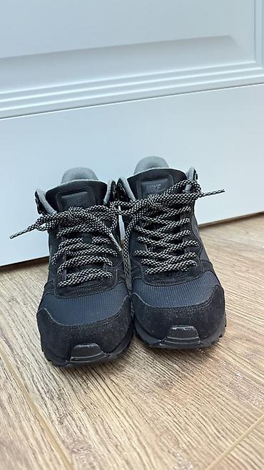 tech fleece: Кроссовки/ботинки Nike, черные с серыми элементами. Маломерят, больше — 2