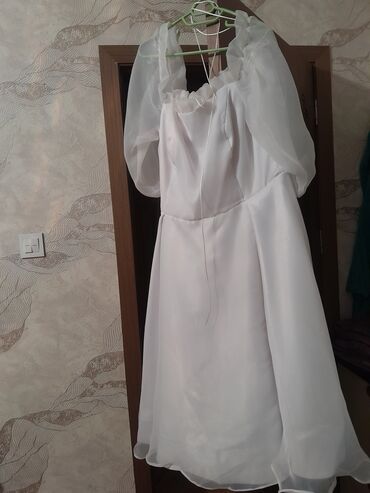 yun koynekler: Ağ rəngli şifon don - Model: A-kişlətli, dizdən bir az aşağı