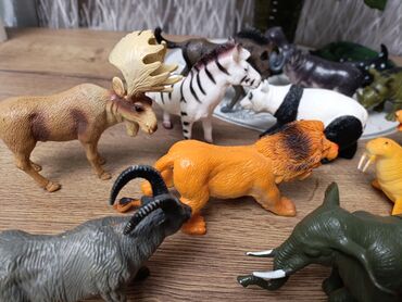 Игрушки: Игрушки животные зоопарк. все в отличном состоянии. цена за одну — 3