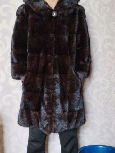 Шубы: Шуба из норки с капюшоном, темно‑шоколадный оттенок. Размер 44 тушот — 1