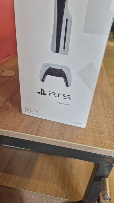 Казаны: Sony PlayStation slim sade 1TB 5 konsolu, müasir oyun təcrübəsi üçün