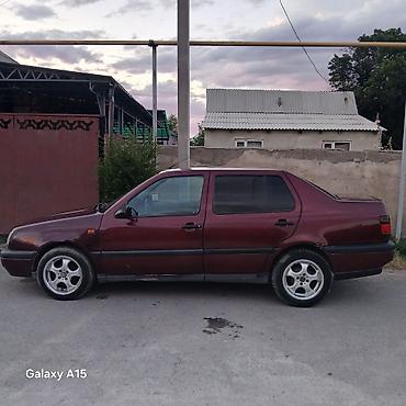 салон машины: Volkswagen Vento: 1992 г., Механика, Седан — 3