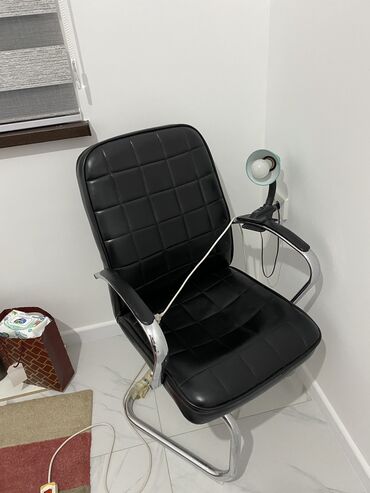 оборудование для фотостудии: Кресло в хорошем состоянии для парихмахерская