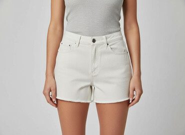 krótkie spodenki off white: Zaffiri, Shorts for women, size M