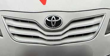 решетка на: Решетка радиатора Toyota Б/у, Оригинал