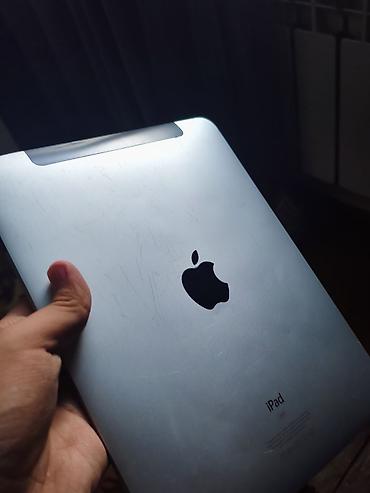 ipad mini3: Планшет, Apple, память 16 ГБ, 9" - 10", Wi-Fi, Б/у, Классический цвет - Серебристый — 1