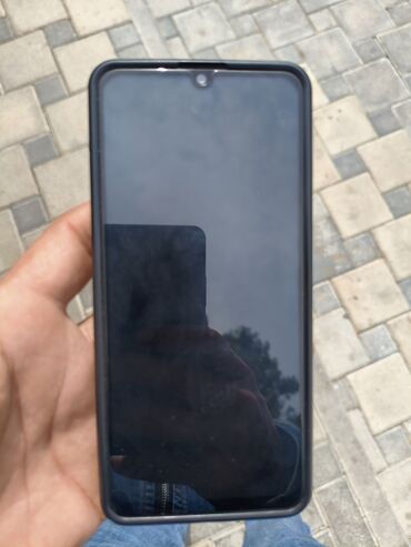 телефон fly fs457 nimbus 15: Smartfon – damla tipli ön kamera kəsiyi olan tam ekranlı model. -