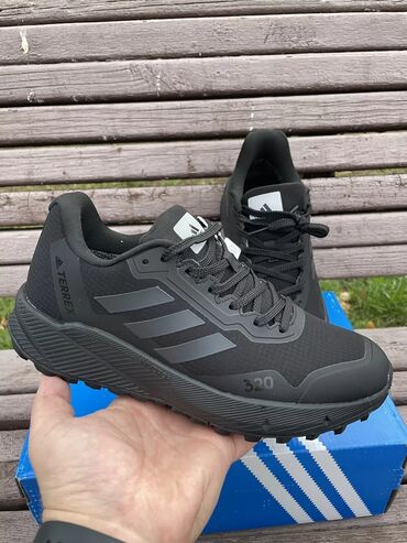 сетчатые кроссовки адидас: Мужские кроссовки, 42, Adidas, Новый, цвет - Черный, Самовывоз