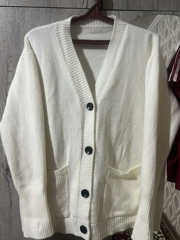брендовая мужская одежда бишкек: Набор одежды и аксессуаров 1) Кардиган молочного цвета - Крой at lalafo.kg брендовая мужская одежда бишкек: Набор одежды и аксессуаров 1) Кардиган молочного цвета - Крой