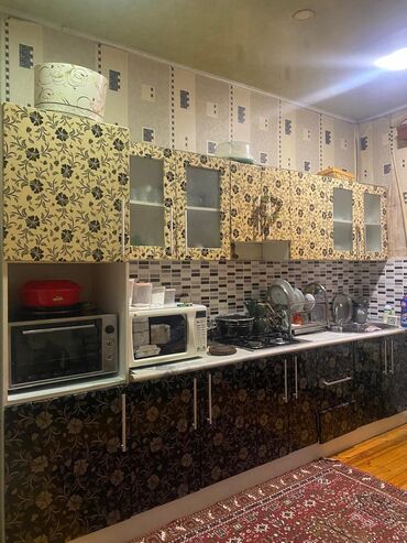 metbex kafelleri qiymeti: Metbex mebeli 200 azn Olcusu eni 3 metr Metbexin ustunde qaz, moyka ve