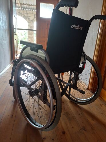 İnqalyatorlar, nebulizerlər: Ottobock brendi tərəfindən istehsal olunan bu manual təkərli kürsü