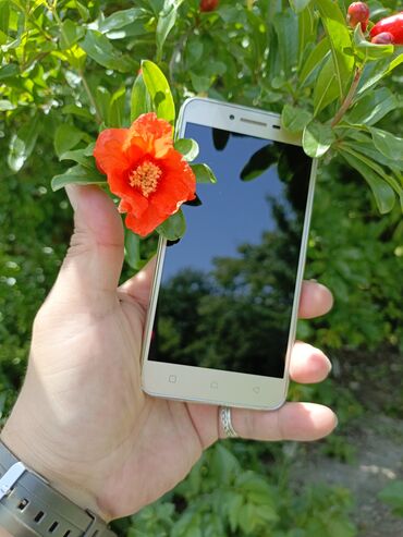 Lenovo: Lenovo K5, 16 GB, rəng - Qızılı, Sensor, İki sim kartlı