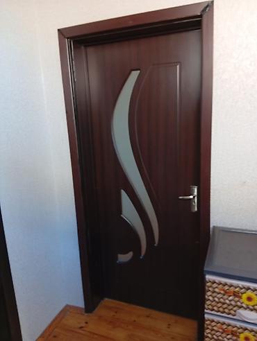 qapi ruckalari: İç qapı – MDF laminat, tünd qoz rəngində. - Ölçü: təxmini 200x80 sm — 4