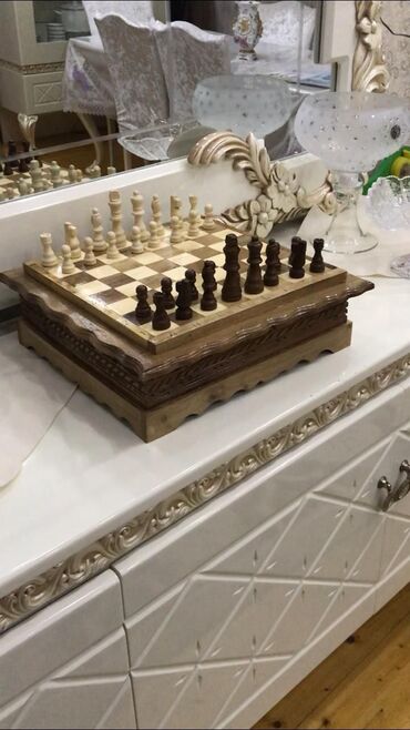 Nərdlər: Əl işı ağac oyma şahmat-nərd dəsti - Material: təbii ağac (tam ağac — 17