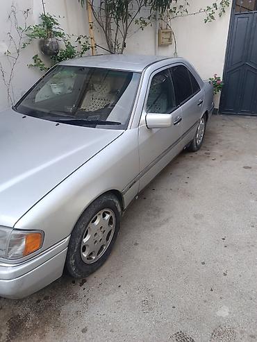 arxa kapot: Mercedes-Benz C 250: 2.5 l | 1994 il Sedan — 2