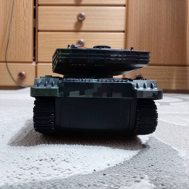 Ostalo: Nov RC tenk. Može da se kreće napred, nazad, levo. desno, da mu se — 16