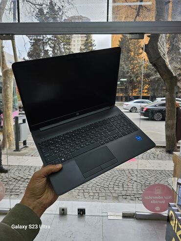 Acer: HP 15.6 ", Intel Core i3, 256 GB