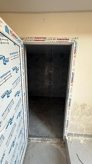 Həyət evləri və villalar: Satılır: hasarlı həyəti olan fərdi yaşayış evi - Tikili: 2 mərtəbəli — 7