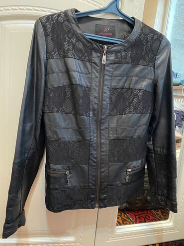 продаю пиджак: Плащ M (EU 38), цвет - Черный