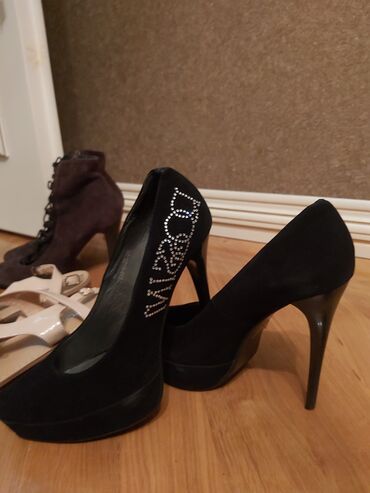 Basanoşka və səndəllər: Ölçü: 39, rəng - Bej, Yeni — 10