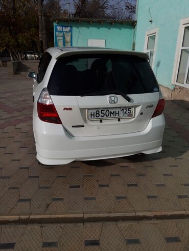 passat b 3: Honda Fit: 2001 г., 1.3 л, Вариатор, Бензин, Хэтчбэк