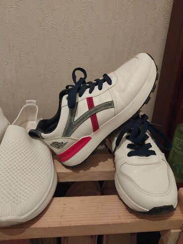 лоро пиано обувь бишкек цена: Кроссовки, 37, 38, Air Jordan, Б/у, цвет - Белый, Самовывоз