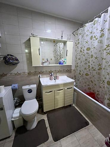 Продажа коттеджей и домов: Продаётся двухэтажный частный дом в центре поселка Манас(дом находится — 5