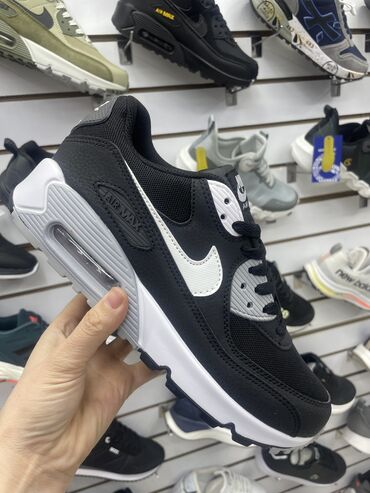 Кроссовки и спортивная обувь: Стиль, комфорт и легендарный дизайн! ✨ Nike Air Max — это не просто