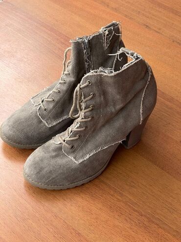 обувь женская сапоги: Ботинки и ботильоны 40, цвет - Серый