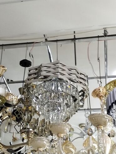asma isiqlar: Çılçıraq, 10 və daha çox lampa, Xrustal