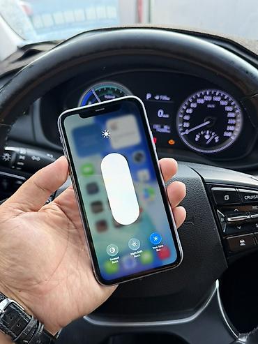 se 3: IPhone 11, Б/у, 64 ГБ, Коралловый, Защитное стекло, Чехол, 80 % — 2